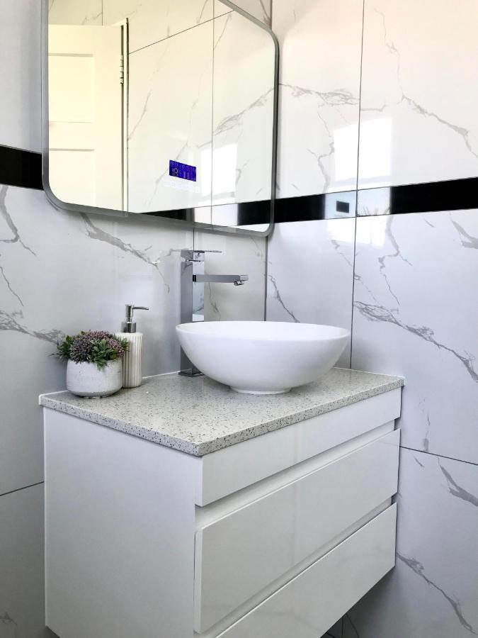 Bright & Comfy Stay In Newly Renovated Home With Parking Auckland Exteriér fotografie